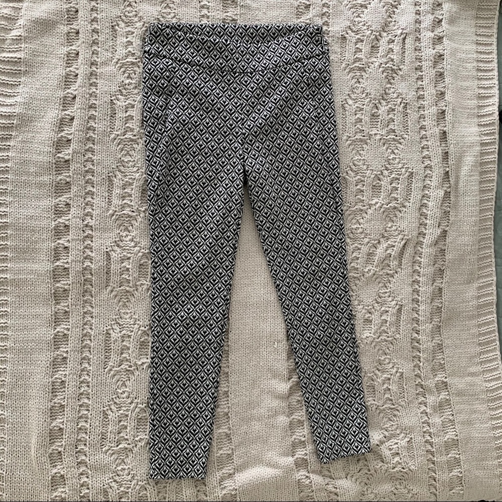 Bar III - Black & White Patterned, Calf-length Leggings